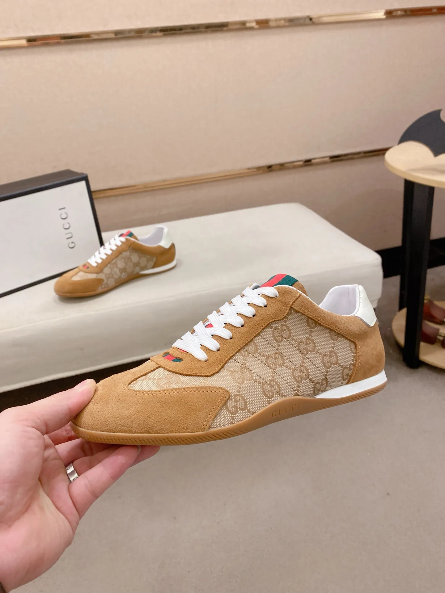 Men's shoes 💰 462💰The new GUCCI (Gucci) counters are launched simultaneously. The new men's shoes, 😘fabrics are selected from imported cowhide, and the lining is sheepskin lining. 👍🏿 High-end ☄️ air-cushion molded anti-slip rubber outsole, exquisite lines, simple and elegant, comfortable and high-end for leisure travel. Code number: 38 to 44 (45 can be customized and cannot be returned or exchanged)